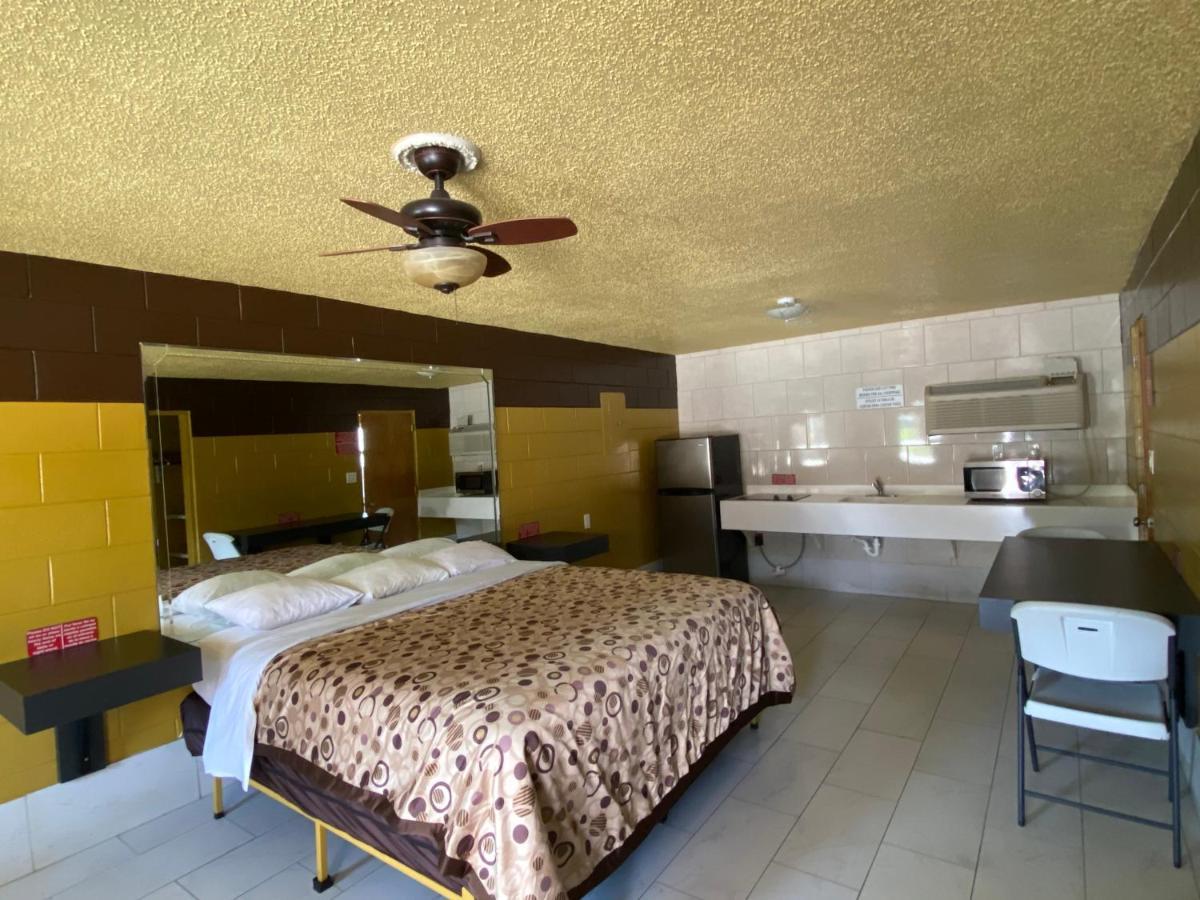 Savannah Inn And Suites Savannah Port Area Exteriör bild