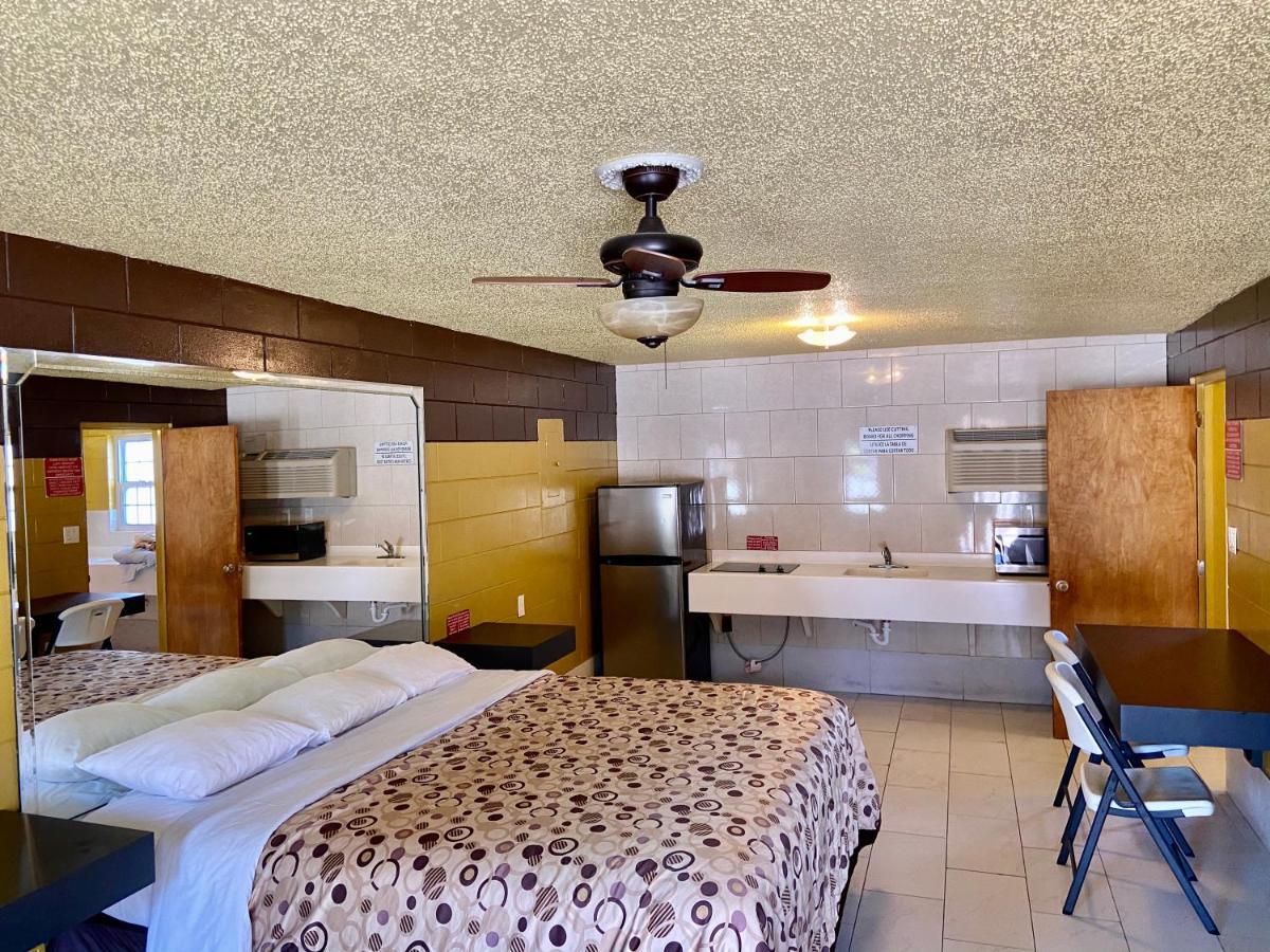 Savannah Inn And Suites Savannah Port Area Exteriör bild