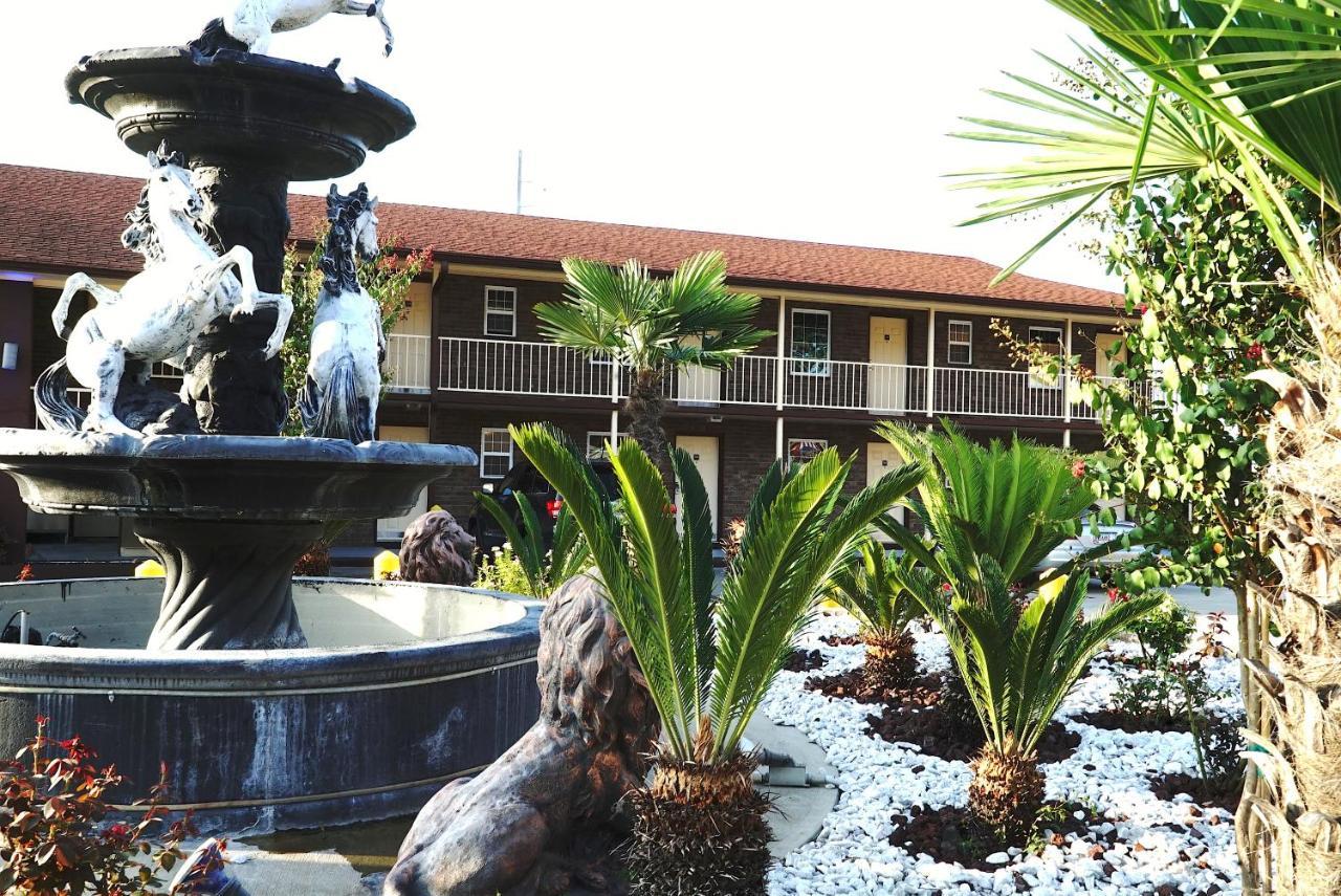 Savannah Inn And Suites Savannah Port Area Exteriör bild