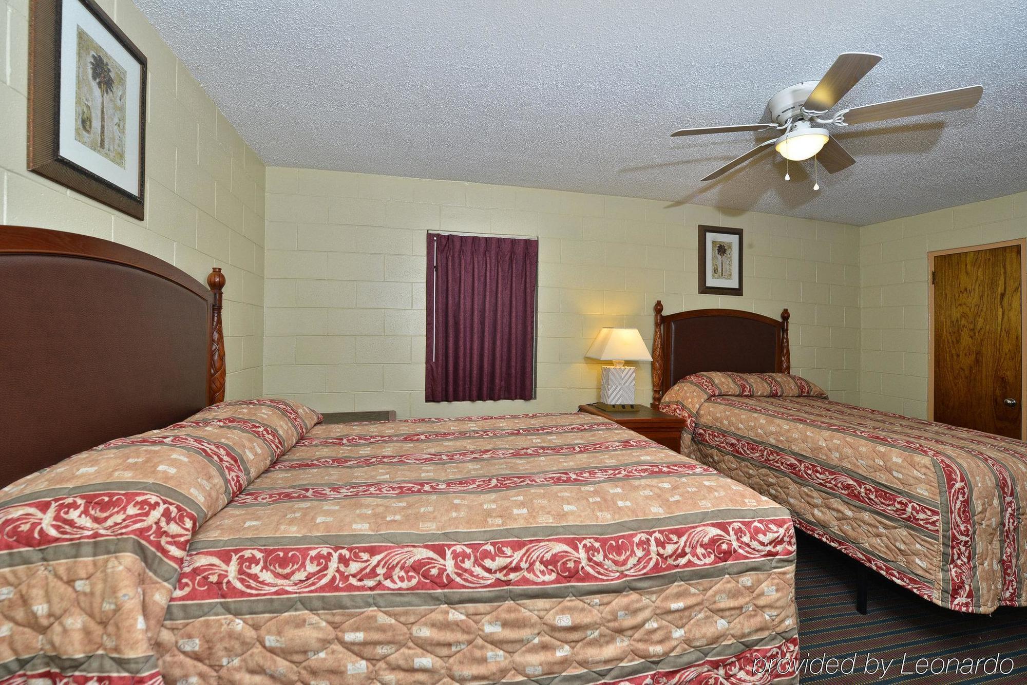Savannah Inn And Suites Savannah Port Area Exteriör bild