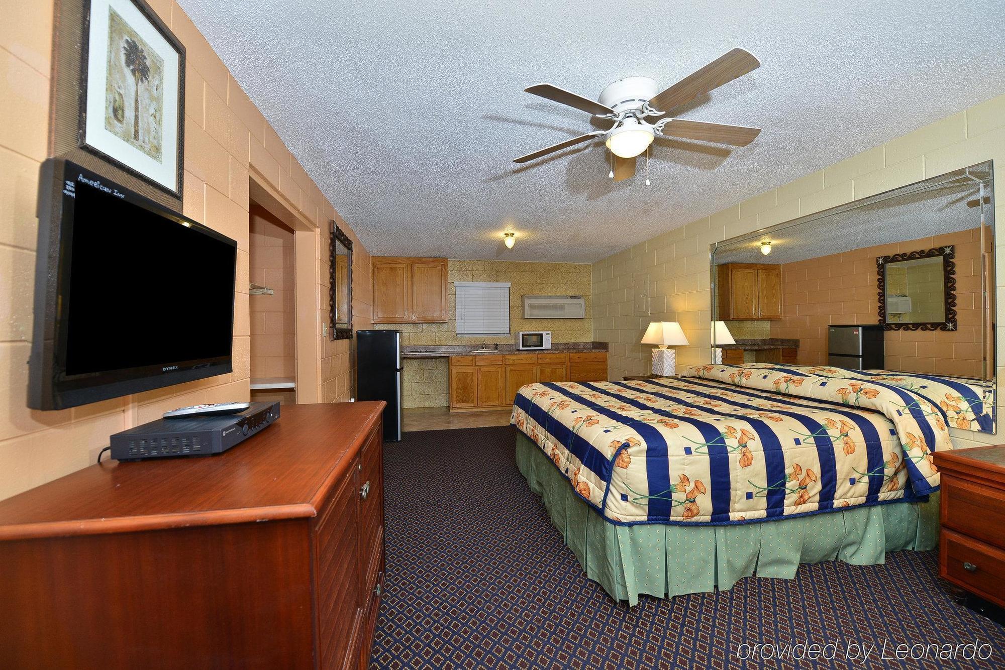 Savannah Inn And Suites Savannah Port Area Exteriör bild