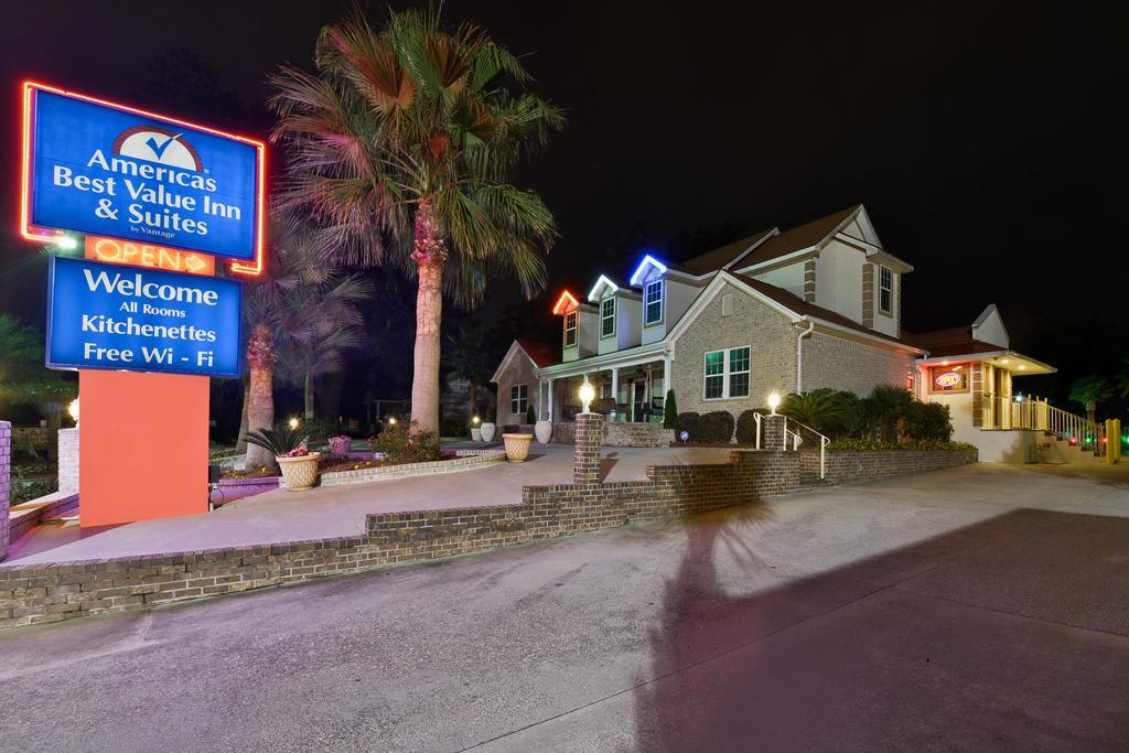 Savannah Inn And Suites Savannah Port Area Exteriör bild