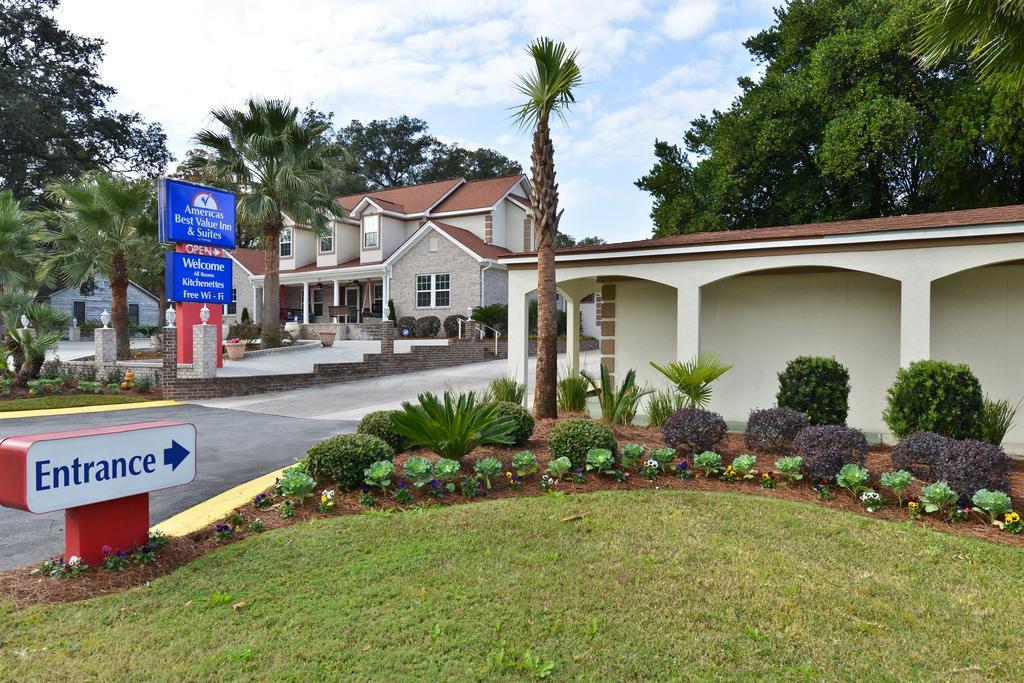 Savannah Inn And Suites Savannah Port Area Exteriör bild
