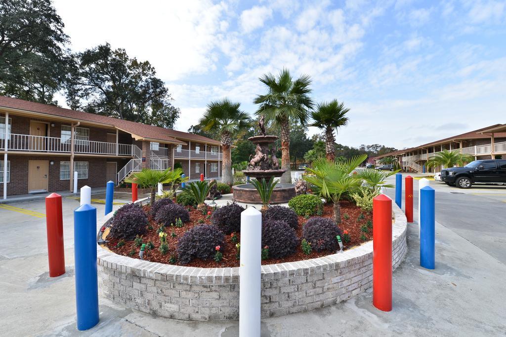 Savannah Inn And Suites Savannah Port Area Exteriör bild
